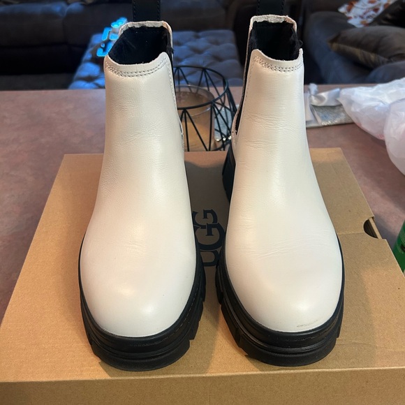 UGG White Ankle Boots with Black Soles - Picture 2 of 6